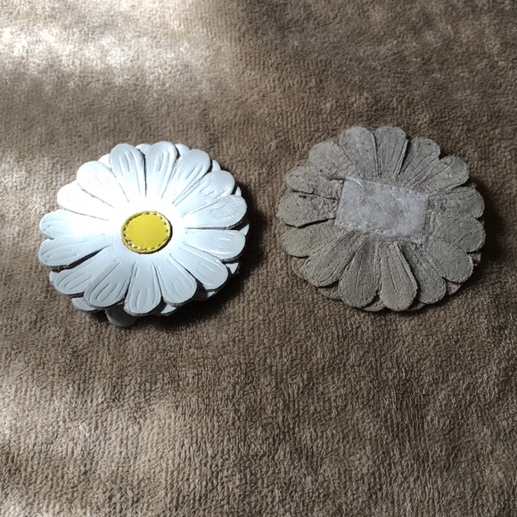 Coach sandals with 4 colors of detachable velcro flowerets. Size 8! Like new - Picture 5 of 6